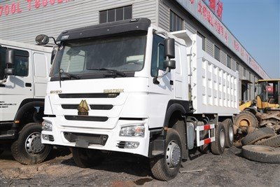Самосвал HW76 6x4